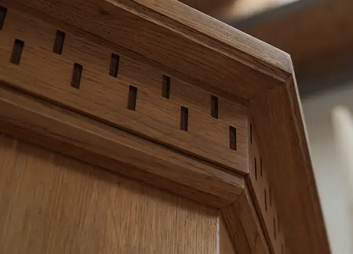 Baumkantentisch von holzbegabt – Kantenbearbeitung, individuell gestaltet und präzise verarbeitet