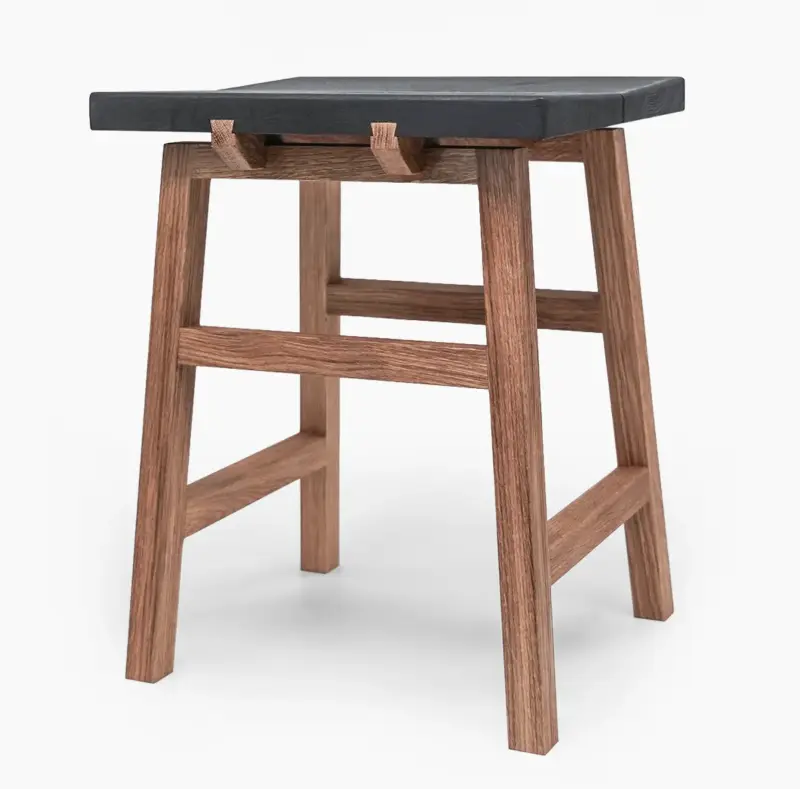 Hocker GRAD5 von holzbegabt – platzsparender, handgefertigter Hocker mit bequemer Sitzfläche und edlem Design aus Holz.