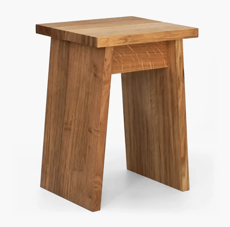 Loori Hocker aus Eiche, minimalistischer Holz-Hocker ohne Schrauben mit klarer Form und natürlicher Maserung