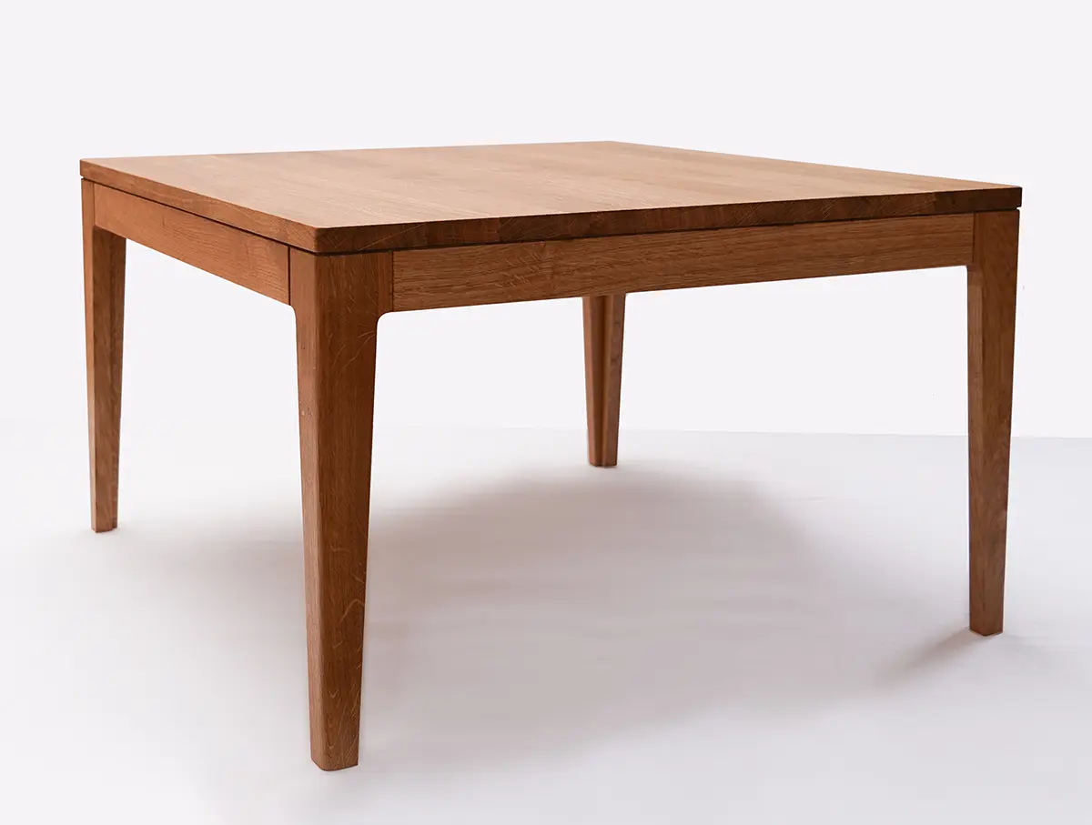 Maßgefertigter Massivholz-Couchtisch von holzbegabt Maßgefertigter Couchtisch aus Massivholz – handgefertigt von holzbegabt in Sachsen-Anhalt, individuell gestaltet und hochwertig verarbeitet