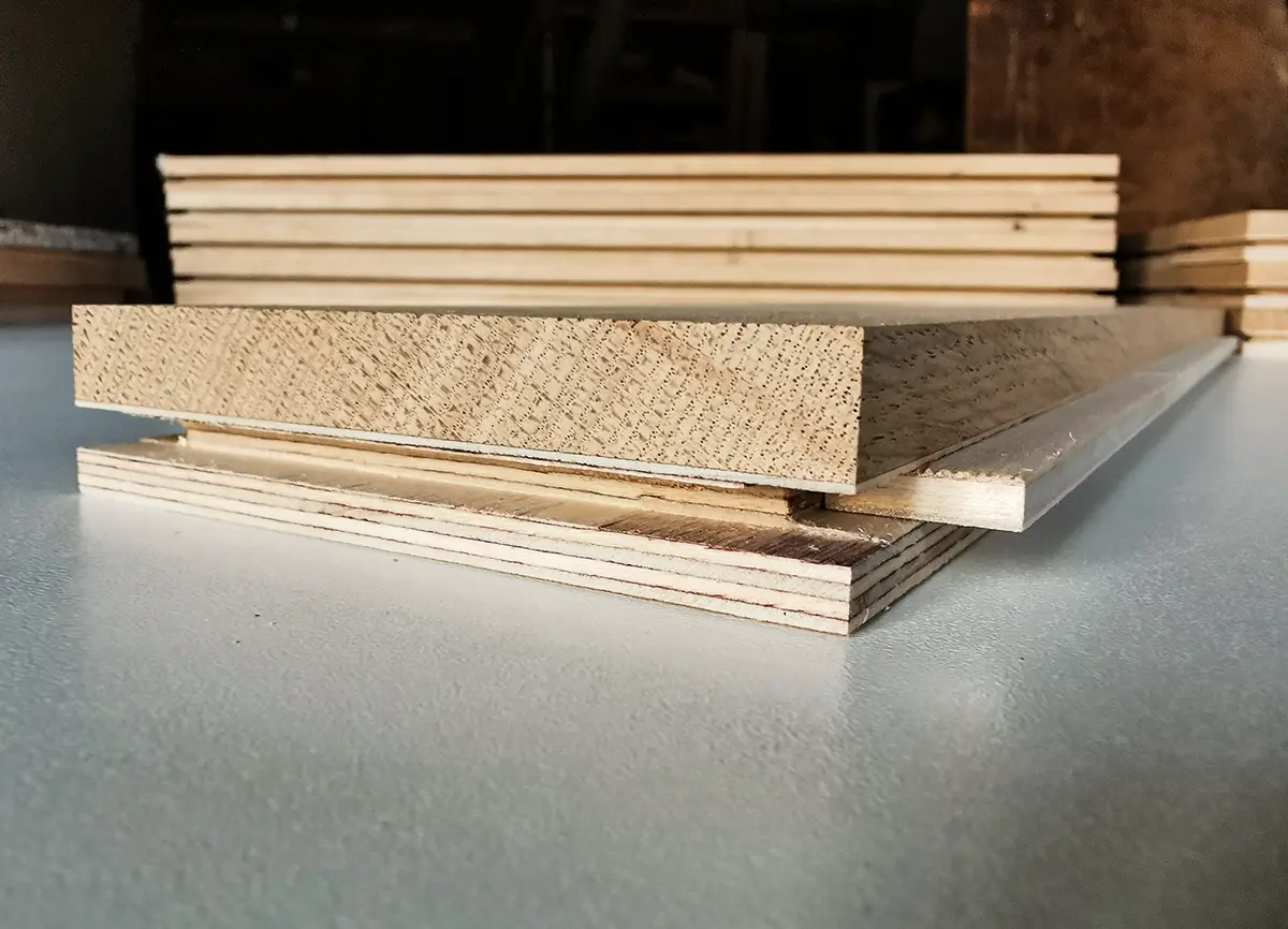 Parkett für Generationen verschiedene Holzproben - Für Generationen geschaffen – hochwertiges Parkett mit robuster 4 mm Nutzschicht, langlebig und handwerklich gefertigt von holzbegabt