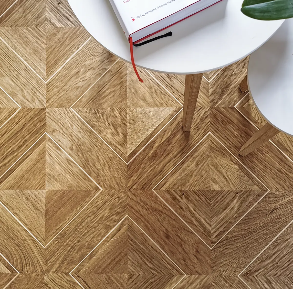 Titel: Cello Tafelparkett – Handgefertigter Holzboden aus Eiche Cello Tafelparkett – Handgefertigter Holzboden aus Eiche